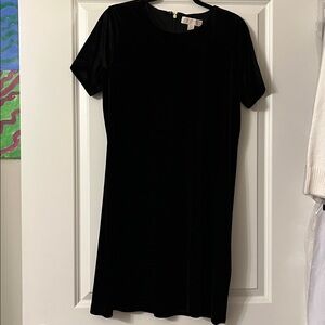 Elegant Black Shift Velvet Dress